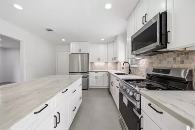 8419 Bluegate Court, Houston, TX 77025 - Photo 8