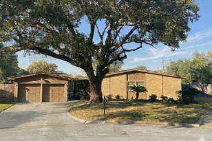 915 Merriman Ct, Friendswood, TX 77546 - Photo 1