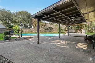 915 Merriman Ct, Friendswood, TX 77546 - Photo 14
