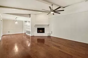915 Merriman Ct, Friendswood, TX 77546 - Photo 2