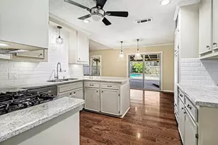 915 Merriman Ct, Friendswood, TX 77546 - Photo 6