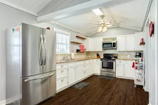 707 Pompano Ln, Freeport, TX 77541 - Photo 16