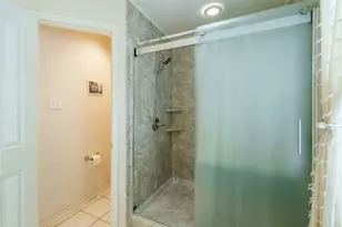 2 Mystic Glade Ct, The Woodlands, TX 77382 - Photo 30