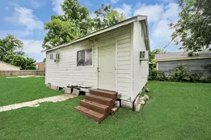 810 Lucky St, Houston, TX 77088 - Photo 34