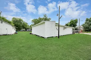 810 Lucky St, Houston, TX 77088 - Photo 8