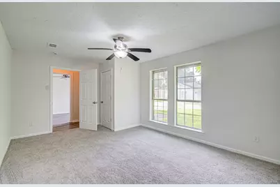 5634 Ridgeway Drive, Houston, TX 77033 - Photo 8