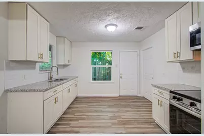 5634 Ridgeway Drive, Houston, TX 77033 - Photo 22