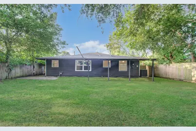 5634 Ridgeway Drive, Houston, TX 77033 - Photo 32