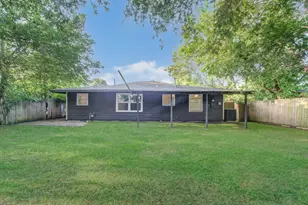 5634 Ridgeway Dr, Houston, TX 77033 - Photo 32