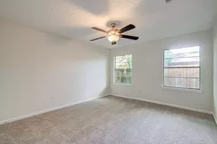 5634 Ridgeway Dr, Houston, TX 77033 - Photo 24