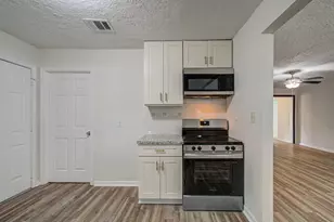 5634 Ridgeway Dr, Houston, TX 77033 - Photo 26