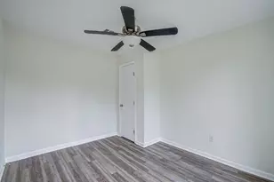 5634 Ridgeway Dr, Houston, TX 77033 - Photo 10