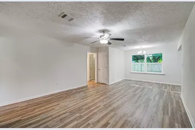 5634 Ridgeway Drive, Houston, TX 77033 - Photo 18