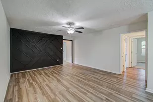 5634 Ridgeway Dr, Houston, TX 77033 - Photo 14