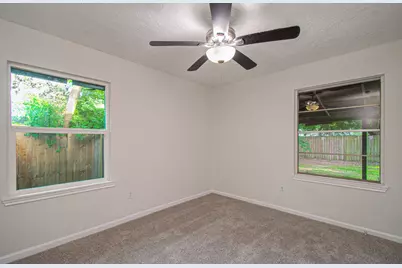 5634 Ridgeway Drive, Houston, TX 77033 - Photo 32