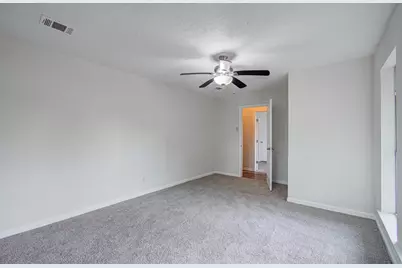 5634 Ridgeway Drive, Houston, TX 77033 - Photo 8