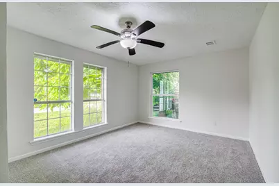 5634 Ridgeway Drive, Houston, TX 77033 - Photo 6