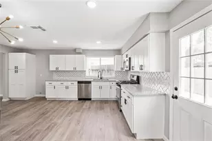 4523 Waterfall Way, Sugar Land, TX 77479 - Photo 4