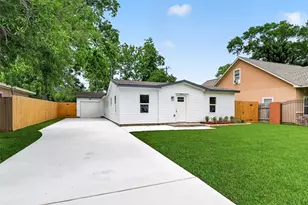 404 W Homan St, Baytown, TX 77520 - Photo 2