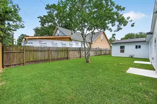 404 W Homan St, Baytown, TX 77520 - Photo 30