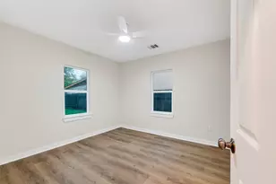 404 W Homan St, Baytown, TX 77520 - Photo 22