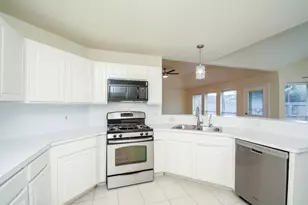 9502 Coast Bridge St, Houston, TX 77075 - Photo 10