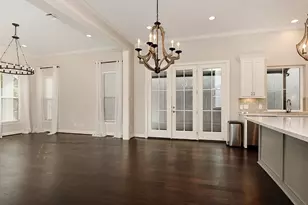 254 Green Blvd, Shenandoah, TX 77384 - Photo 4