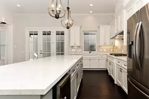 254 Green Blvd, Shenandoah, TX 77384 - Photo 6