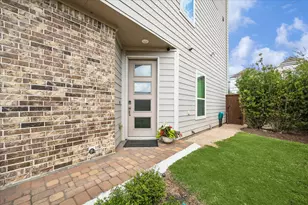 1702 Oak Leaf Pass Dr, Houston, TX 77055 - Photo 2