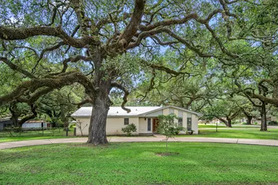 103 King Drive, Columbus, TX 78934 - Photo 2
