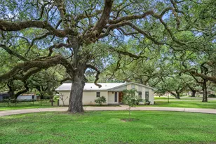 103 King Dr, Columbus, TX 78934 - Photo 2