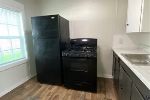 424 7th Ave N, Texas City, TX 77590 - Photo 2