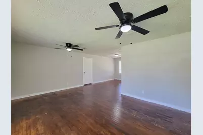 5815 Southseas Street, Houston, TX 77033 - Photo 6