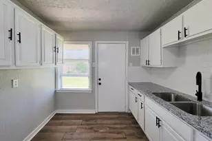 5815 Southseas St, Houston, TX 77033 - Photo 12