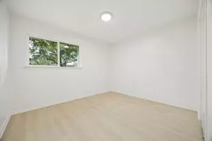 7802 Gulfton St, Houston, TX 77036 - Photo 18