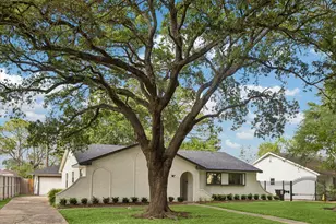 7802 Gulfton St, Houston, TX 77036 - Photo 2