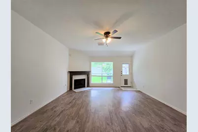 147 W Russet Grove Circle, The Woodlands, TX 77384 - Photo 8