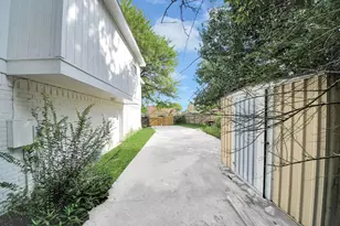 19306 Gladewater Ct, Tomball, TX 77375 - Photo 6
