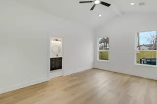 7956 Bonaire St, Houston, TX 77028 - Photo 20