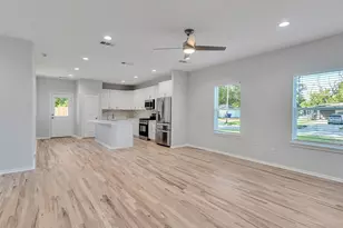1327 5th Ave N, Texas City, TX 77590 - Photo 12