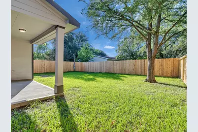 1327 5th Avenue N, Texas City, TX 77590 - Photo 6