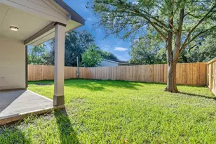 1327 5th Ave N, Texas City, TX 77590 - Photo 6