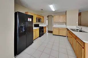 5215 Lavender Ln, Baytown, TX 77521 - Photo 2