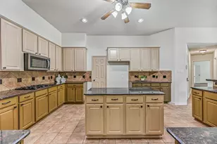 800 W Lake Cir, Friendswood, TX 77546 - Photo 16