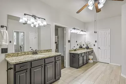 800 W Lake Circle, Friendswood, TX 77546 - Photo 18