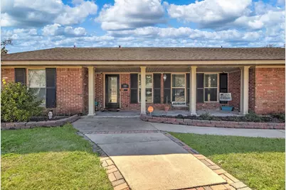 110 Daisy Street, Lake Jackson, TX 77566 - Photo 2