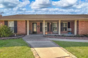 110 Daisy St, Lake Jackson, TX 77566 - Photo 2