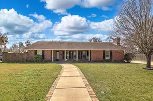 110 Daisy St, Lake Jackson, TX 77566 - Photo 1