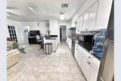 11707 N Evelyn Cir, Houston, TX 77071 - Photo 8