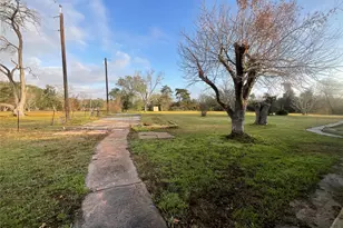 1672 FM318, Hallettsville, TX 77964 - Photo 10